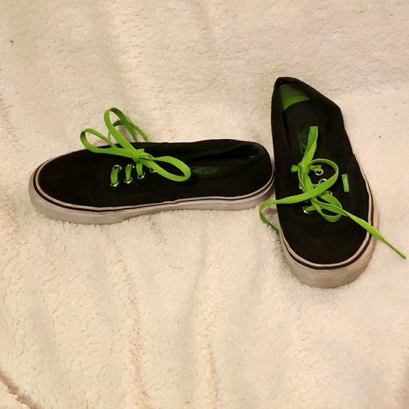 Black and green vans - Picture 4 of 4